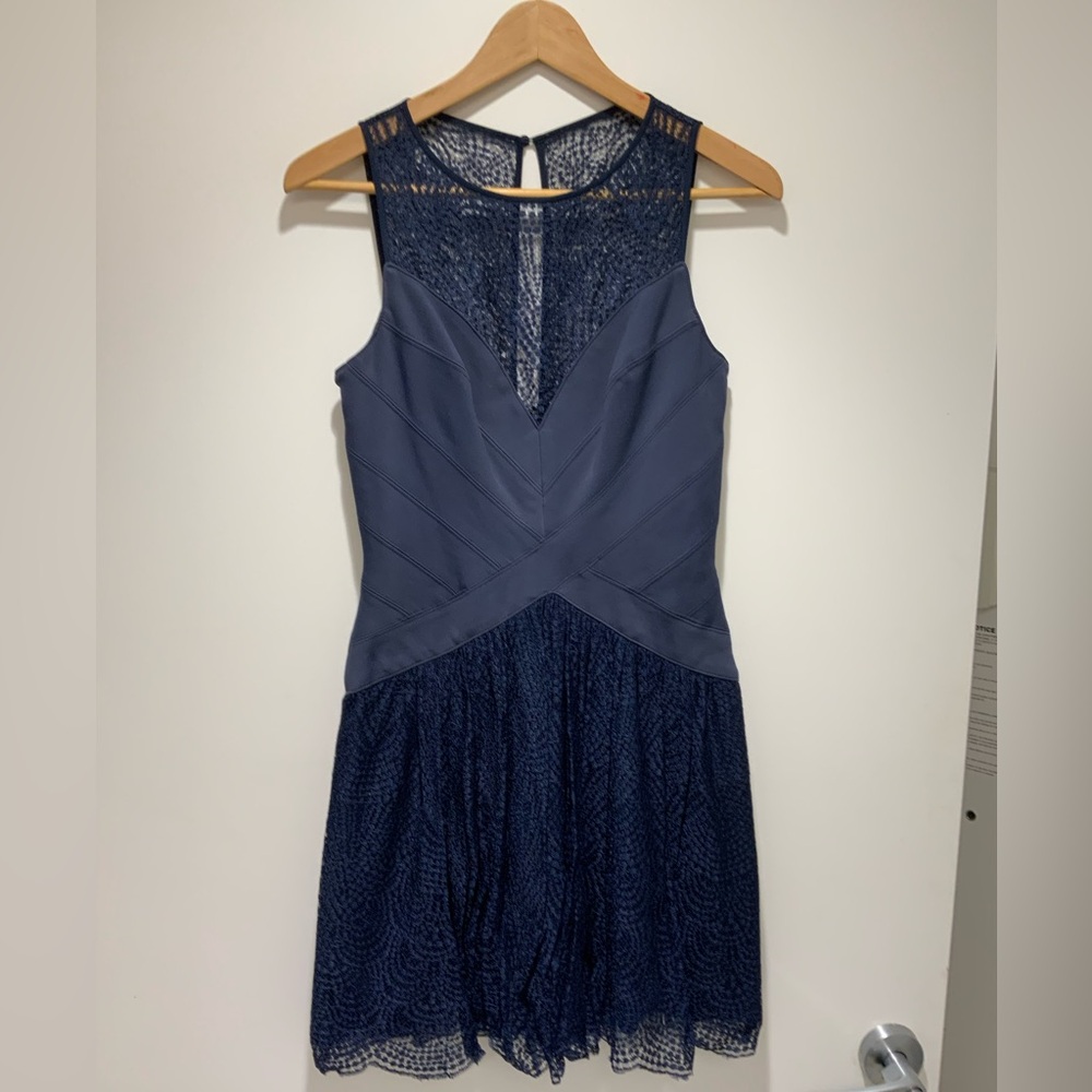Navel blue dress embroidered with bondage corset